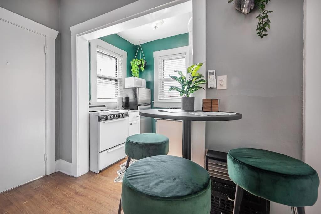 Jungle Themed Apt. Close To Coffee, Food + Shops! Tampa Eksteriør bilde