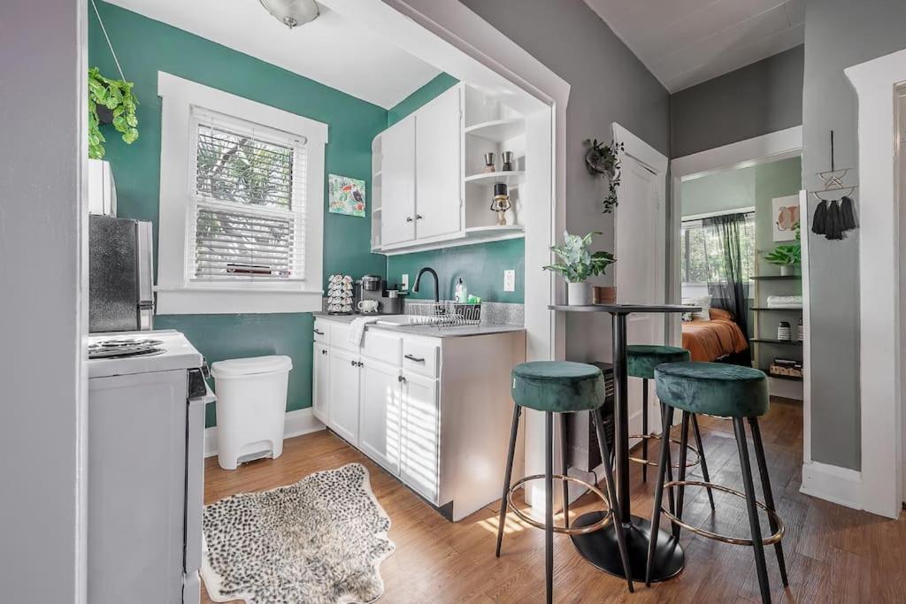 Jungle Themed Apt. Close To Coffee, Food + Shops! Tampa Eksteriør bilde