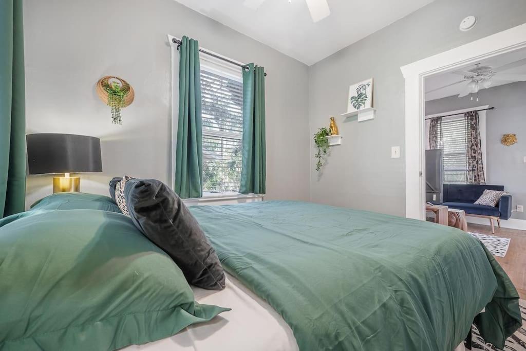 Jungle Themed Apt. Close To Coffee, Food + Shops! Tampa Eksteriør bilde