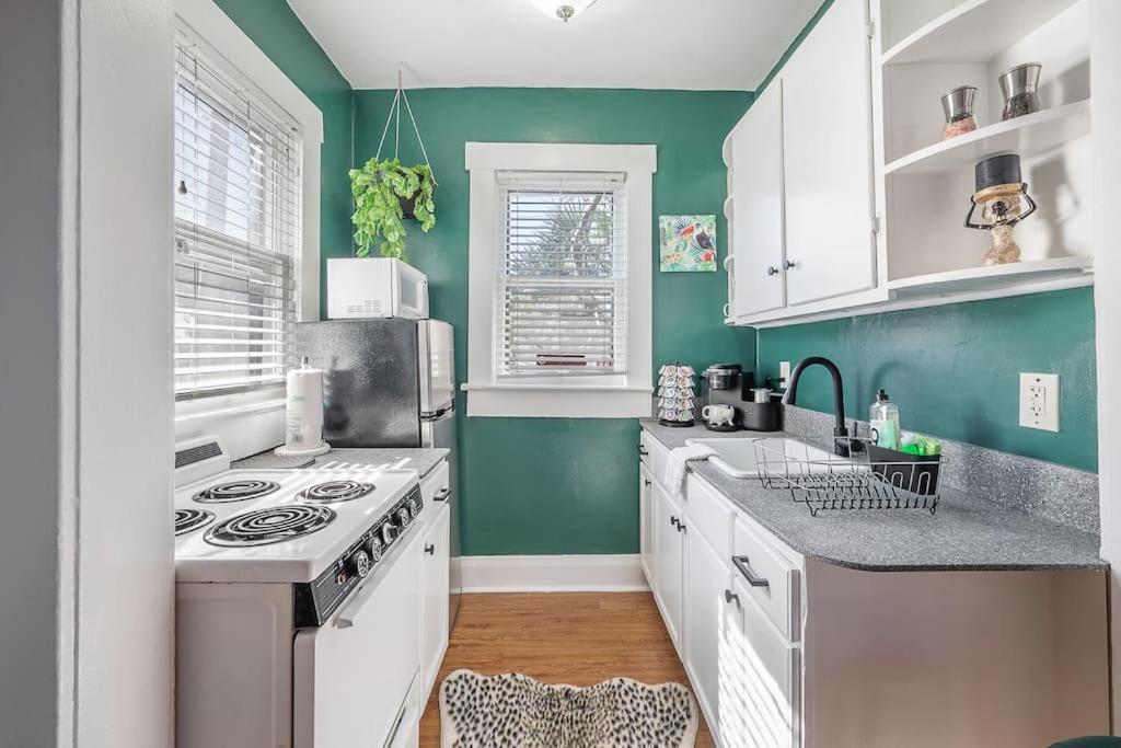Jungle Themed Apt. Close To Coffee, Food + Shops! Tampa Eksteriør bilde