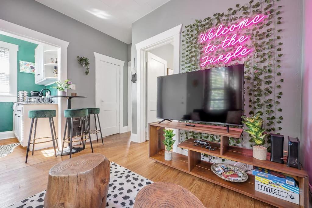 Jungle Themed Apt. Close To Coffee, Food + Shops! Tampa Eksteriør bilde